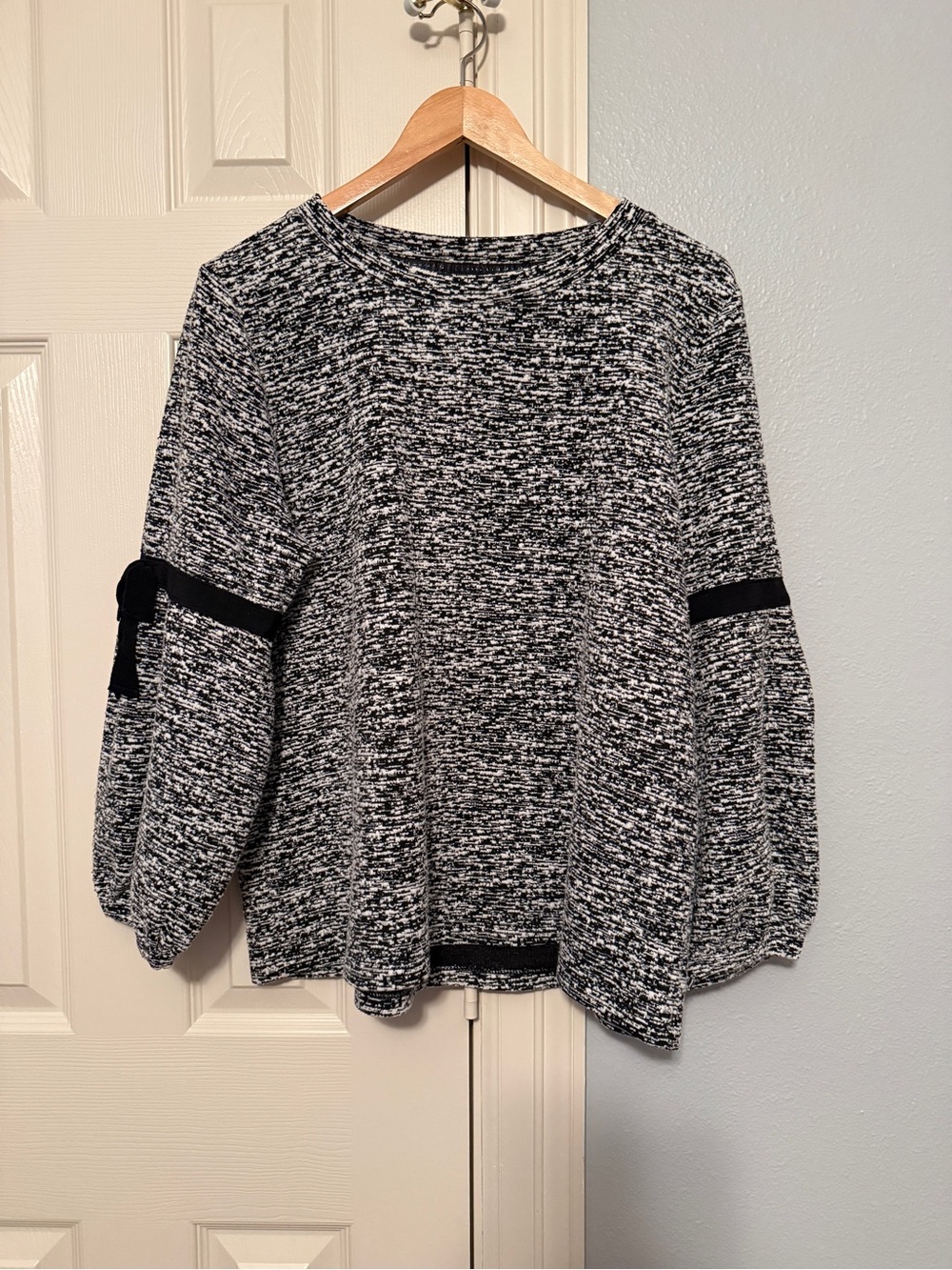 Karl Lagerfeld Paris Black White Textured Knit Bow Sleeve Sweater Women's Top